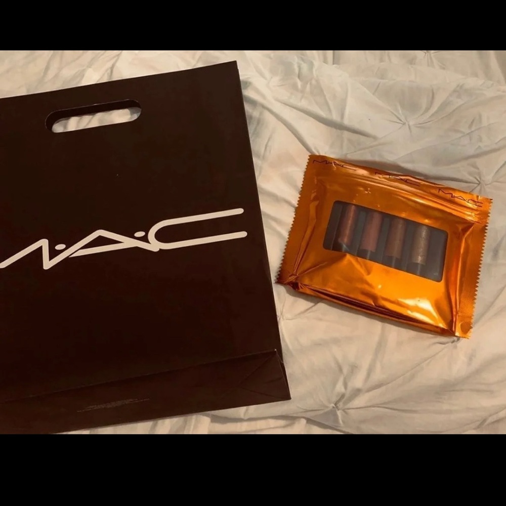 Mac lipgloss
